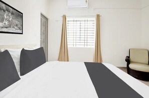Superior Double Room, Non Smoking, Private Bathroom | Individually furnished, free WiFi, bed sheets