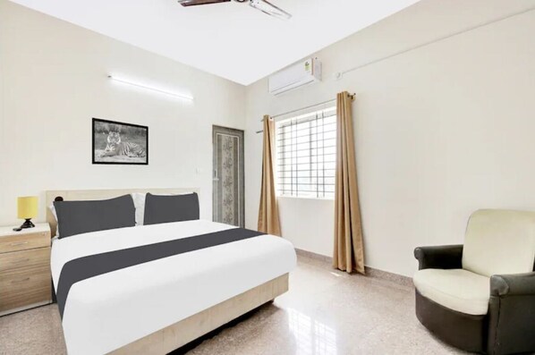 Deluxe Double Room | Individually furnished, free WiFi, bed sheets