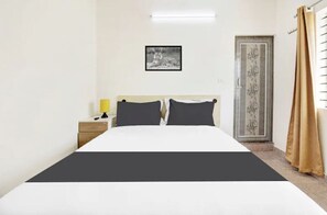 Deluxe Double Room | Individually furnished, free WiFi, bed sheets