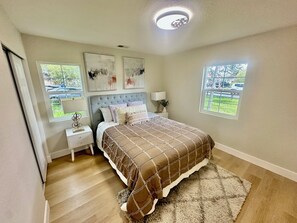 3 多间卧室、办公桌、WiFi