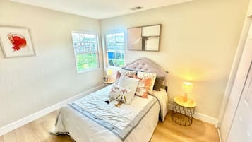 3 bedrooms, desk, WiFi