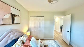 3 bedrooms, desk, WiFi