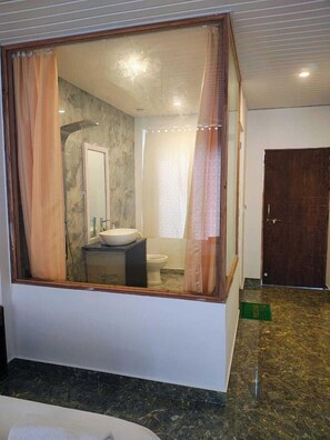 Deluxe-Zimmer, Balkon, Meerblick | Badezimmer