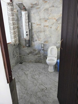 Standard Room | Bathroom