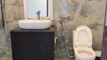 Ducha, toallas, jabón, shampoo