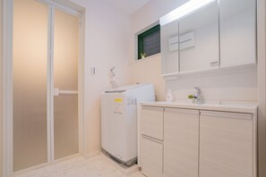 Comfort-Villa, Nichtraucher | Badezimmer | Hausschuhe