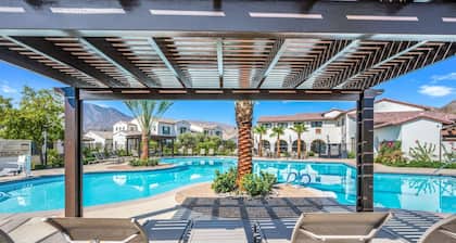 Desert Bliss! Luxe Design- PGA Signature-Walk to Ernies Bar and Grill!