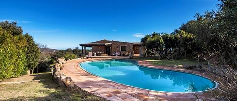 Sæsonbestemt udendørs pool