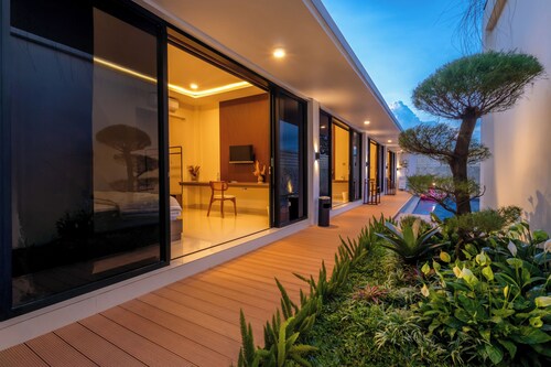 Luxury 5-bedroom villa in beautiful West Java with AC, WiFi, Private Pool