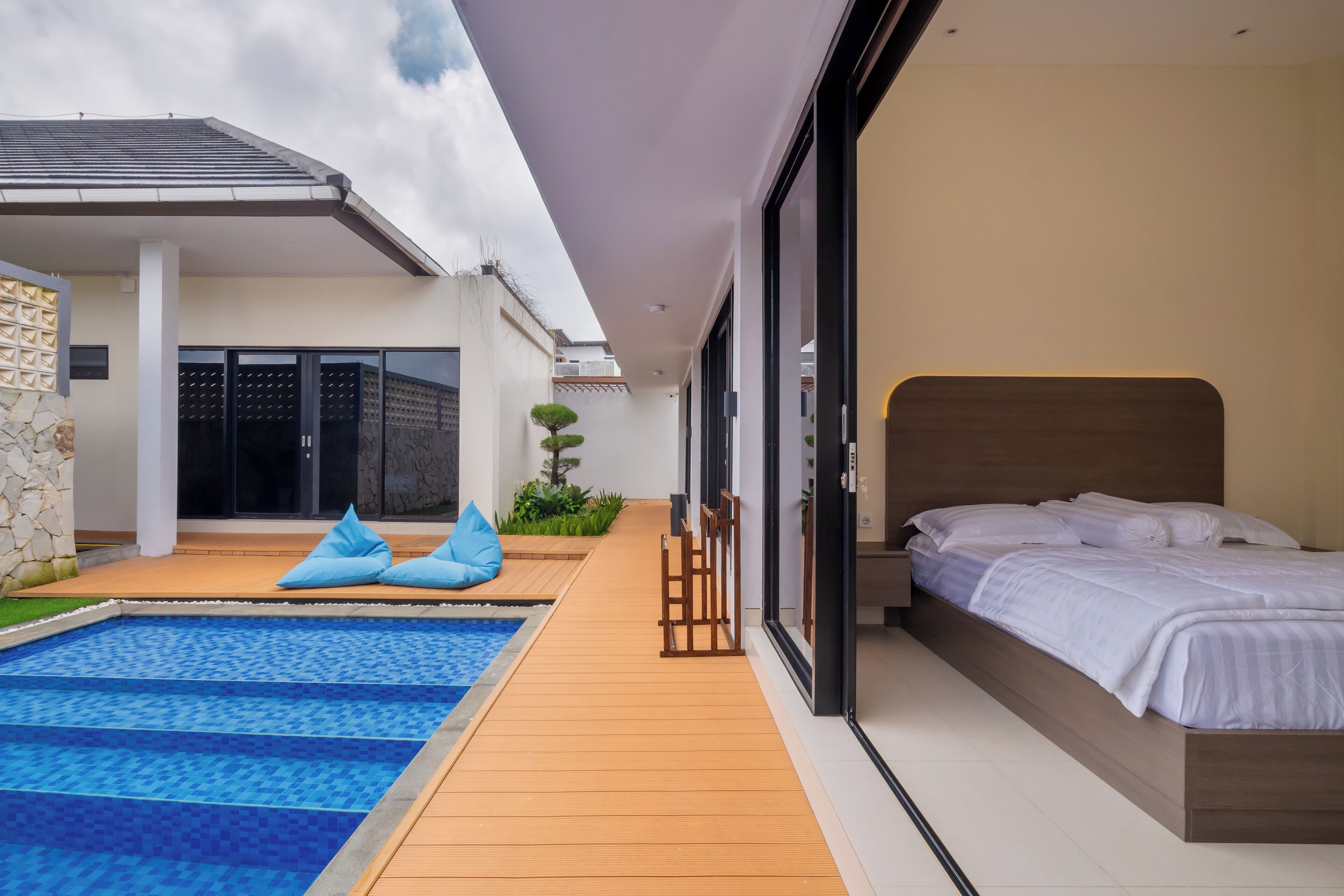 5 bedrooms, desk, free WiFi, bed sheets