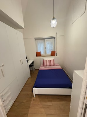 2 bedrooms, iron/ironing board, Internet, bed sheets