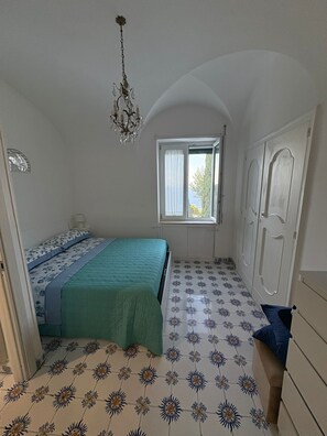 2 soverom, strykejern/-brett, internettilgang og sengetøy