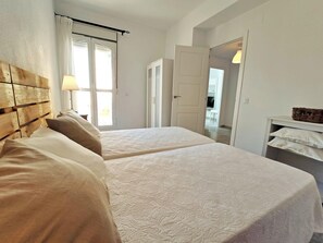 Apartment, Smoking