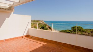 A balcony with a view of the sea and a coastal landscape. - Villa Laura 24952 in Conil de la Frontera (Conil de la Frontera)
