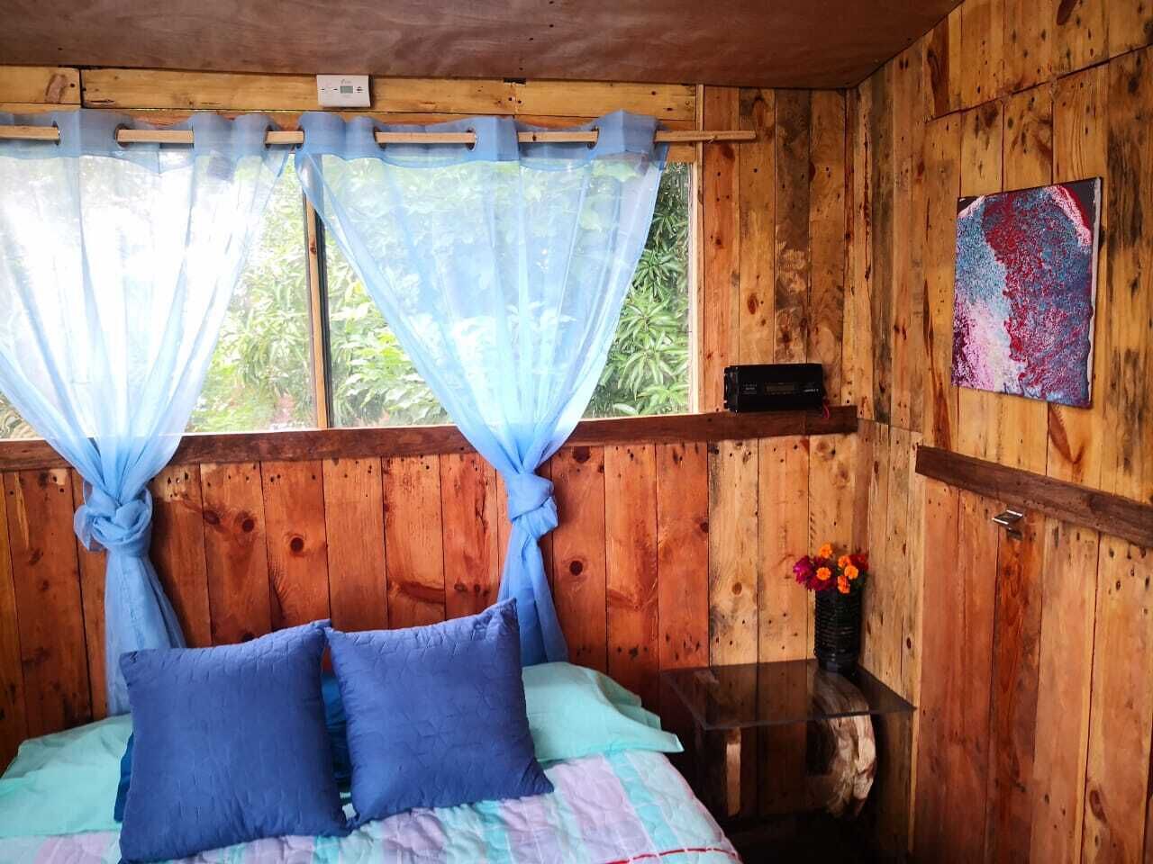 1 bedroom, bed sheets