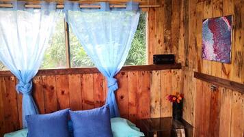 1 bedroom, bed sheets