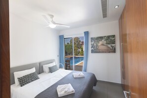 3 habitaciones, tabla de planchar con plancha, internet y ropa de cama 