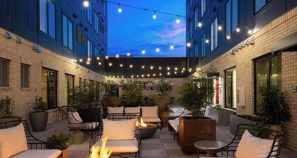 Deluxe King in 12 South | The Gilmore Hotel