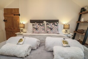 2 dormitorios, decoración individual, mobiliario individual