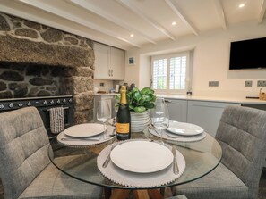 Dining - Bumblebee Cottage (Bodmin)