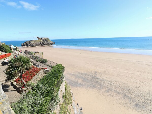 Beach nearby - Flat 7 (Tenby)