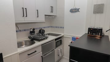 冰箱、电热水壶、烤面包机、厨具/餐具