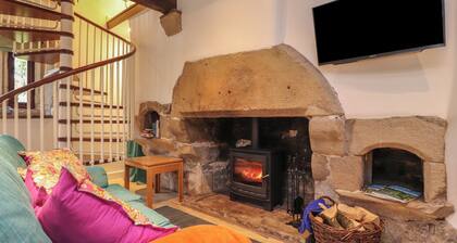 Pear Tree Cottage at Hey Farm