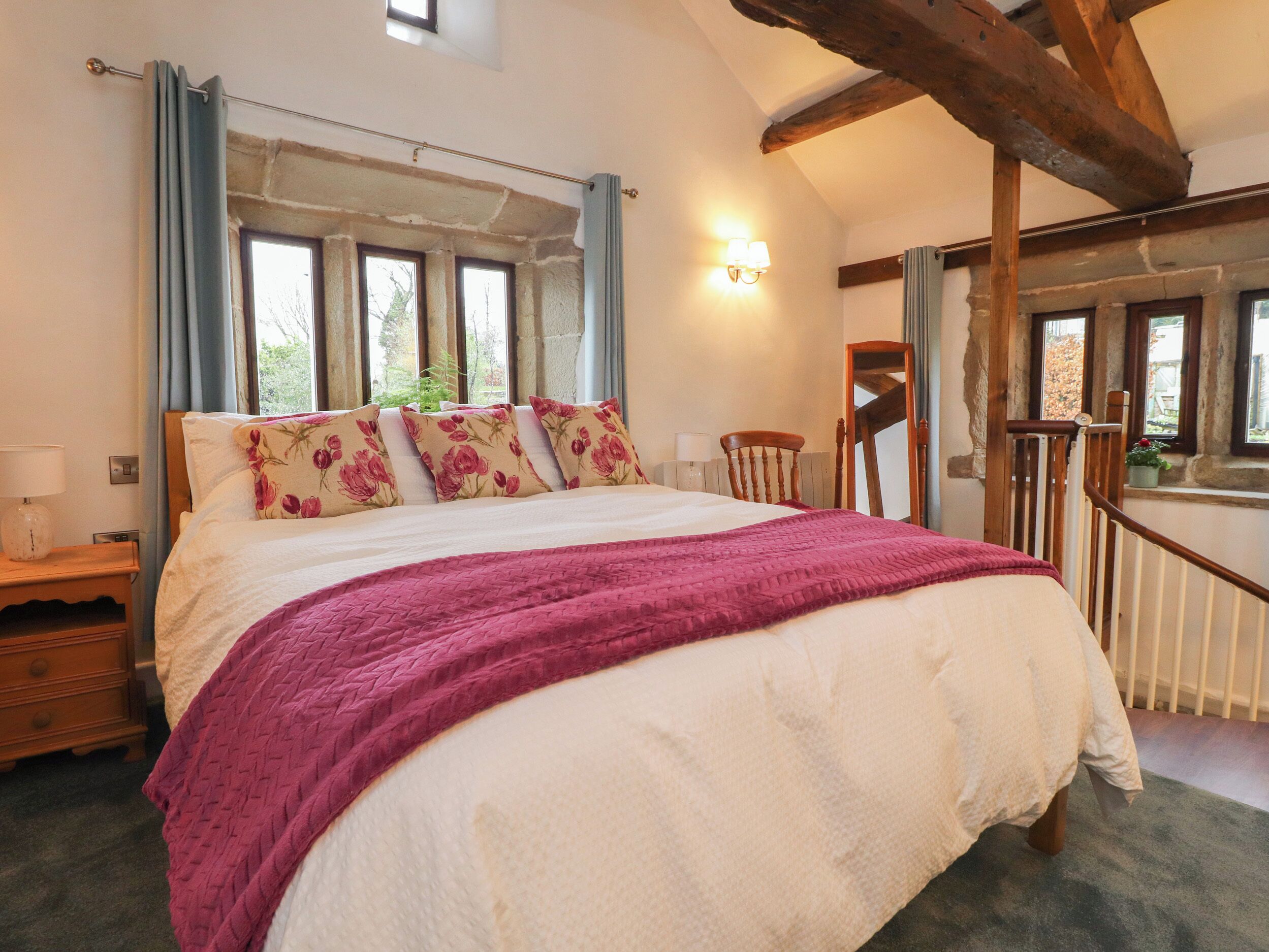 1 bedroom, individually decorated, individually furnished