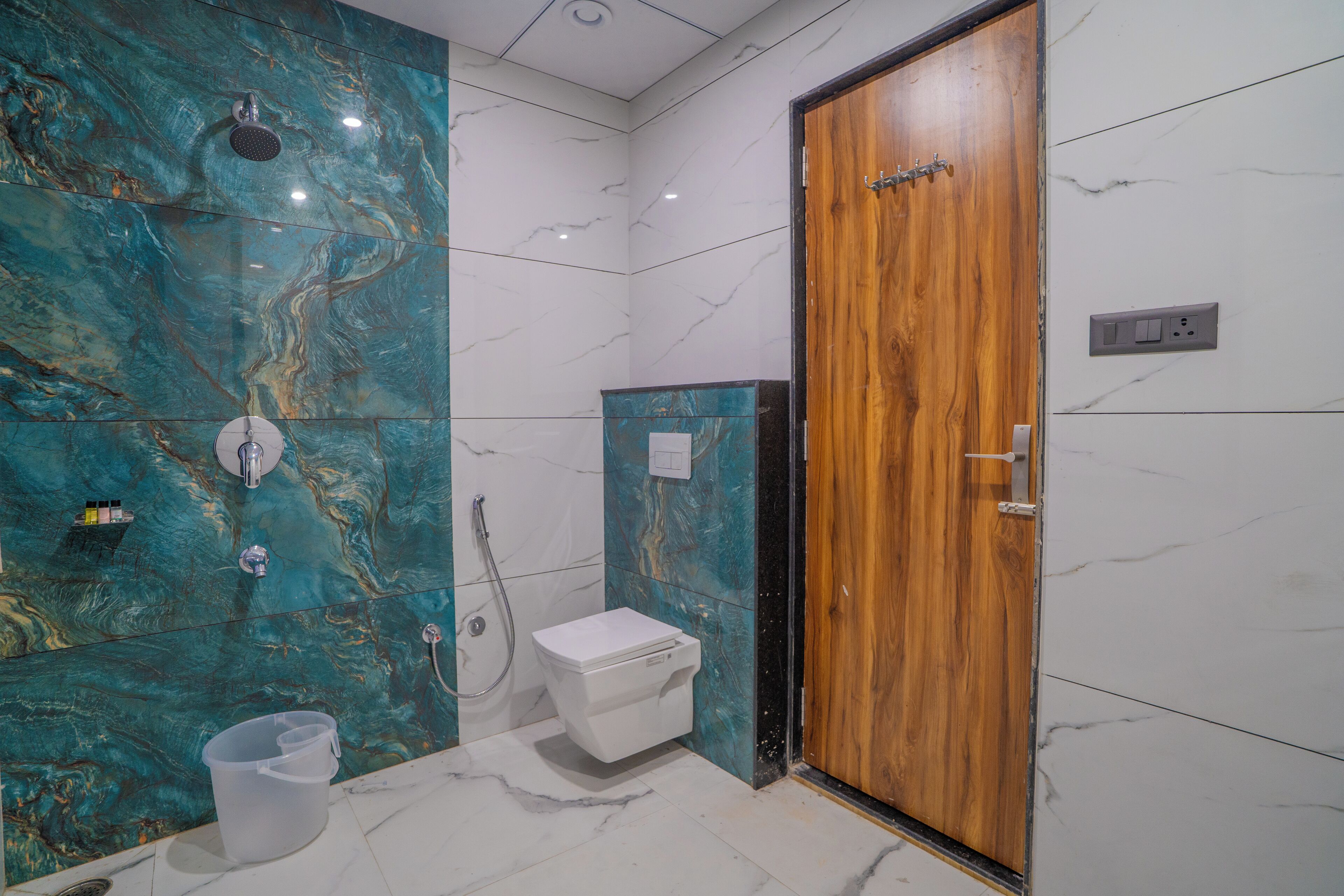 Quarto superior | Banheiro | Chuveiro, produtos de toalete grátis, toalhas de banho, sabonete