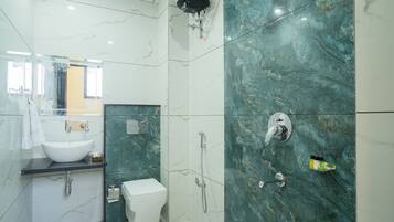 Deluxe Room | Bathroom | Shower, free toiletries, towels, soap