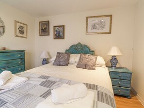 1 bedroom, individually decorated, individually furnished, free WiFi - UDC - DO NOT USE (Colyton)