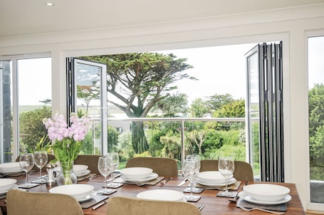 Cottage | Dining. Bodare 8