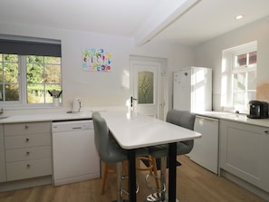 Dishwasher, cookware/dishes/utensils