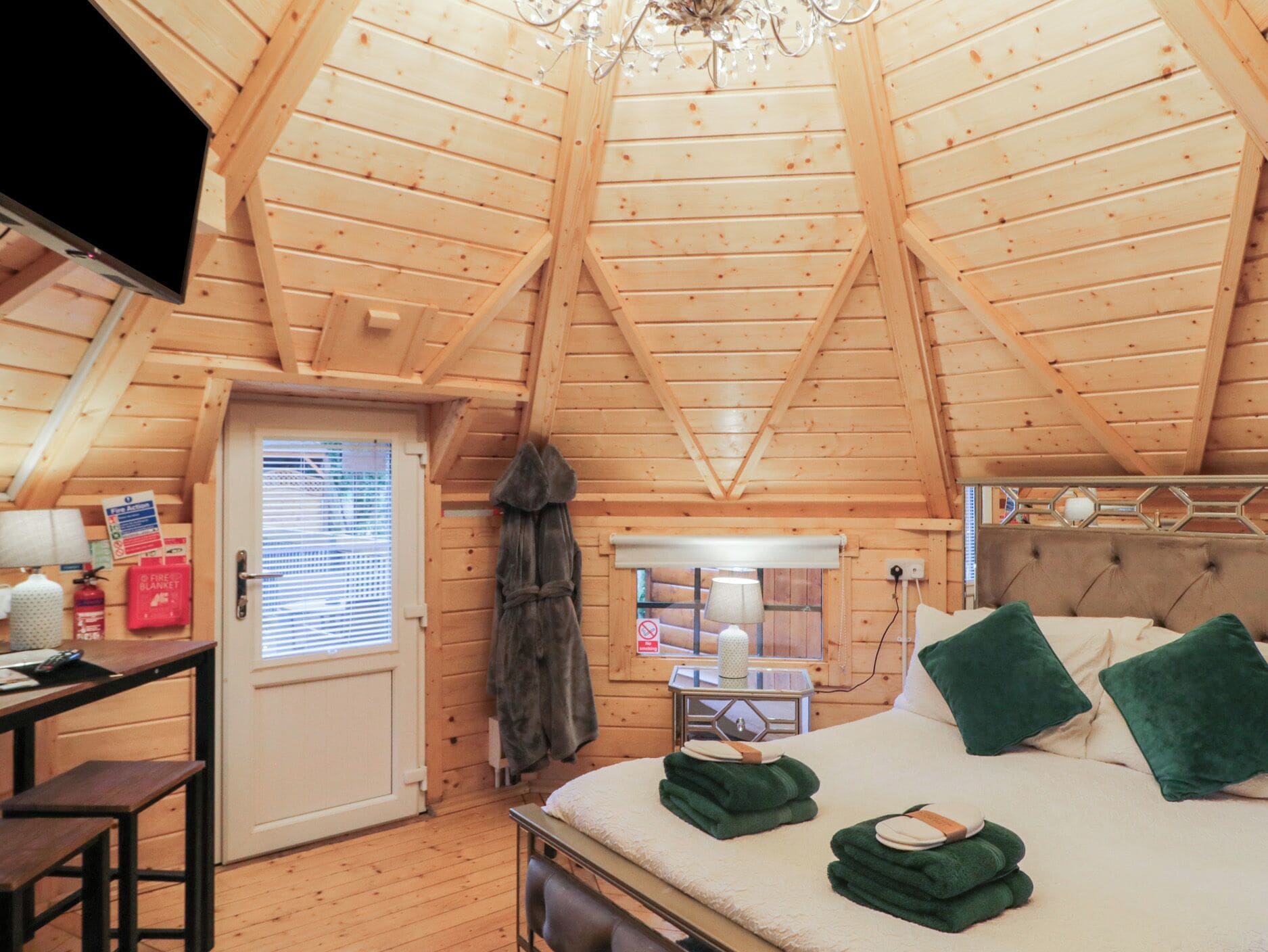 1 bedroom, individually decorated, individually furnished, free WiFi