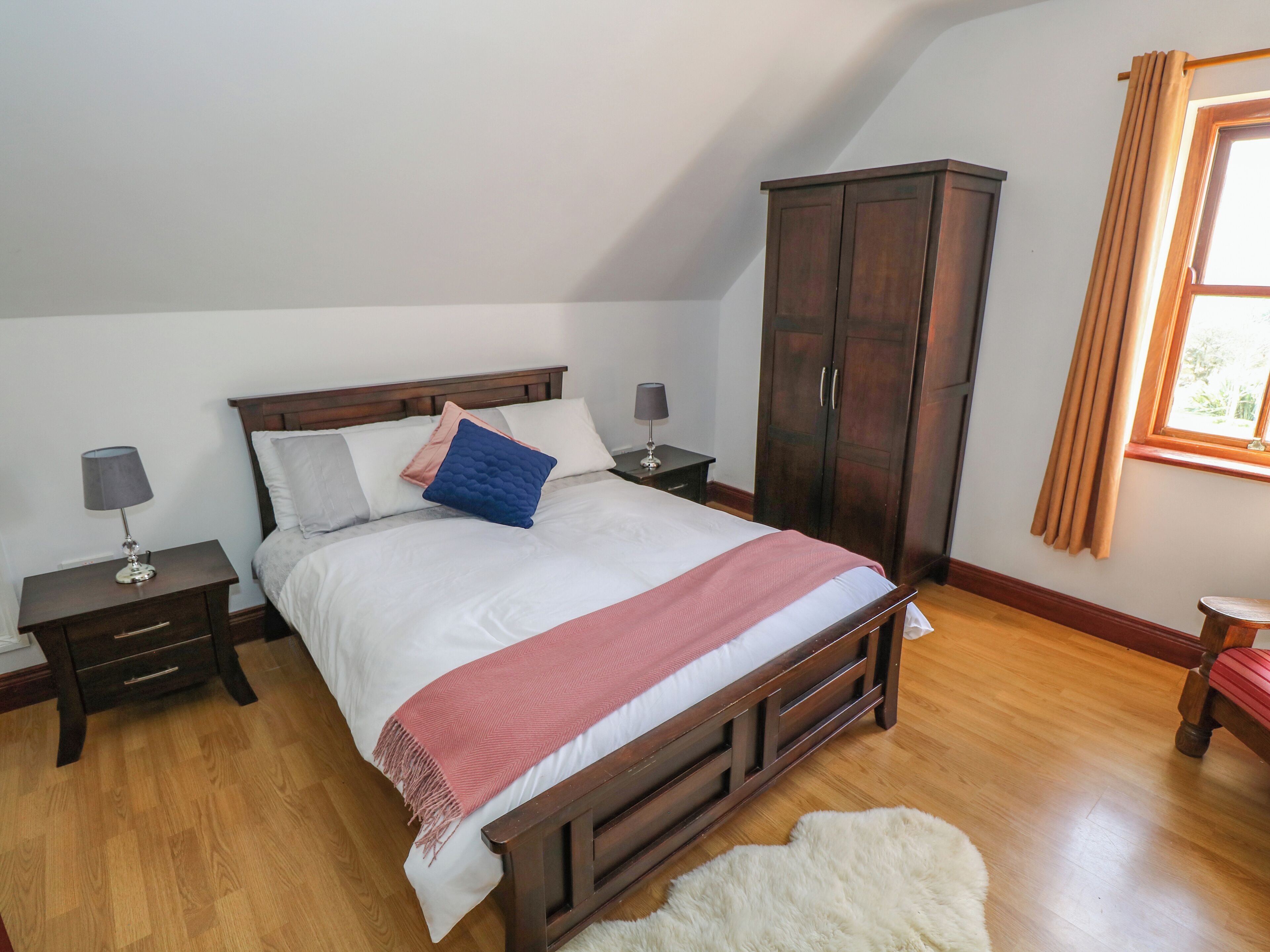 4 bedrooms, individually decorated, individually furnished, free WiFi