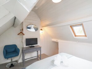 Cottage | 3 bedrooms, individually decorated, individually furnished, free WiFi - Field View (Whitby)