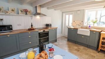 Dishwasher, cookware/dishes/utensils