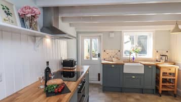 Dishwasher, cookware/dishes/utensils