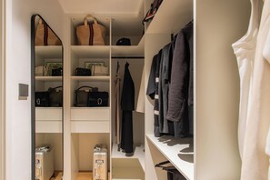 Premium bedding, soundproofing, iron/ironing board, free WiFi - Stey-Shenzhen Qianhai Hotel & Apartment (Shenzhen)