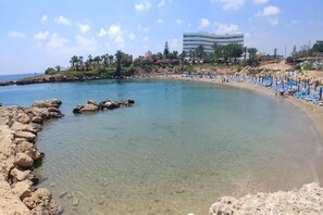 Ubicación a pie de playa y arena blanca