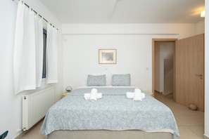 Deluxe Villa, Partial Sea View | 4 bedrooms, in-room safe, individually decorated, individually furnished