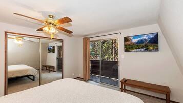 Cabana com design assinado, 2 quartos, lareira, vista para a montanha | 2 quartos, individualmente decorados, individualmente mobiliados