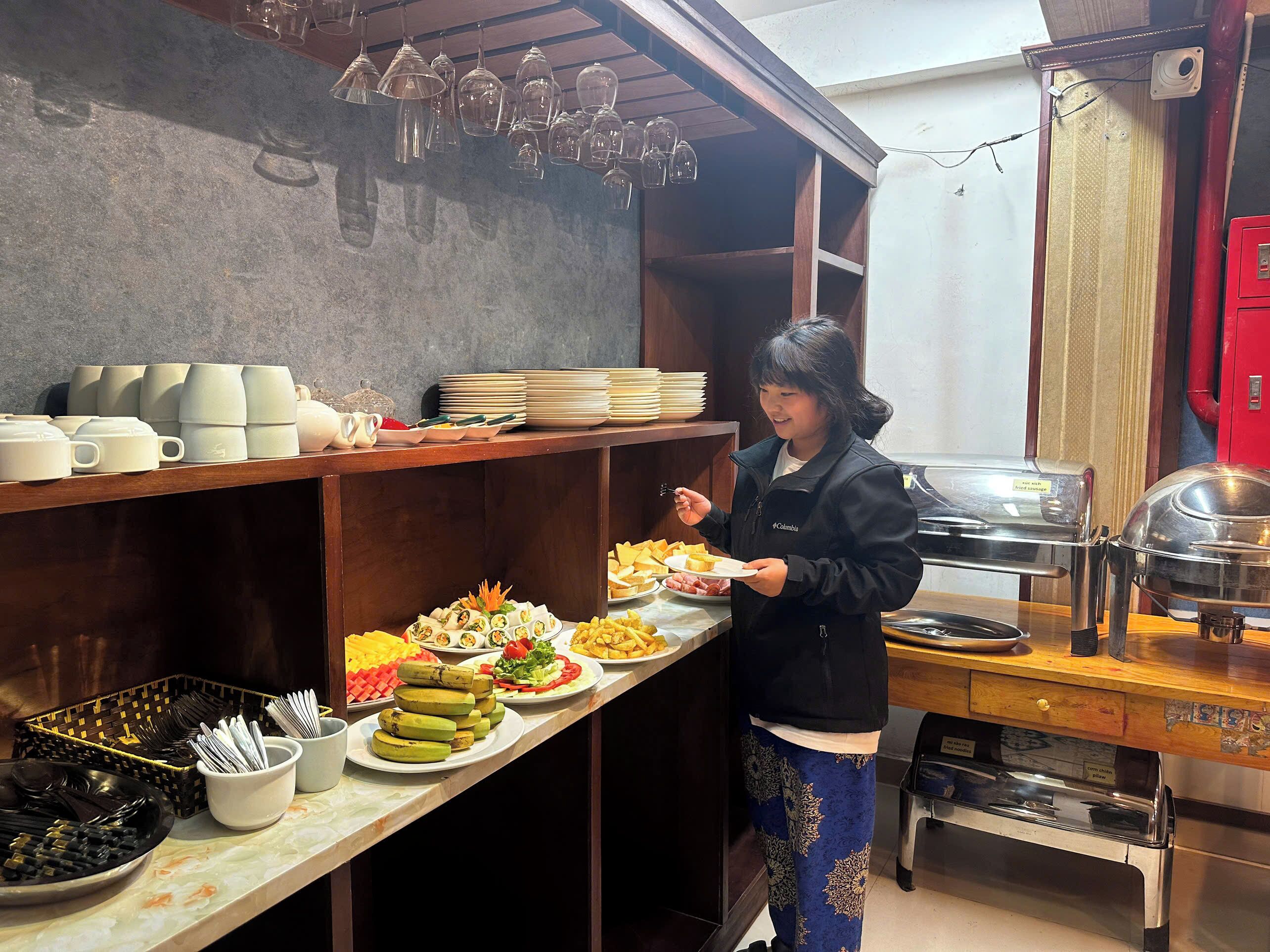 朝食 (コンチネンタル ブレックファスト)、毎日提供 (1 名様 50000 VND)