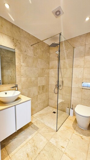 Bathroom - Larnaca Beach Bliss Apartment (Larnaca)