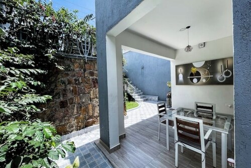 Modern 2 bedroom apartment with air conditioning