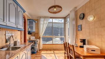 Frigorifero, forno, macchina per tè/caffè, bollitore elettrico