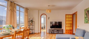 Oceanview Retreat / 50m to Beach + Sunset Terrace + Ensuite