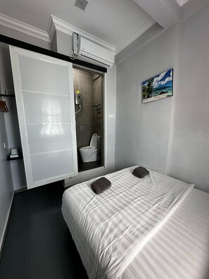 Deluxe Double Room, Sea View | Desk, iron/ironing board - The Room Perhentian Island (Pulau Perhentian Kecil)