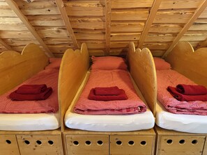 1 bedroom, travel cot, WiFi, bed sheets