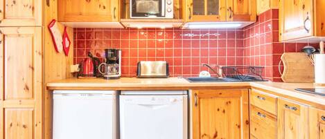 Réfrigérateur, micro-ondes, four, lave-vaisselle